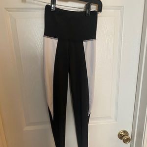 Sivan Ayla Leggings in sz XS
High waisted